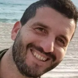 אדם ביסמוט
