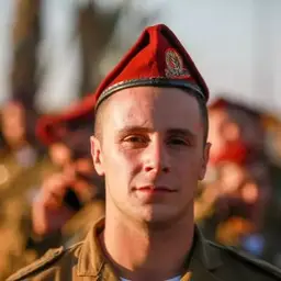 אדם אגמון